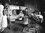 Femmes travaillant dans une buanderie de Montréal en 1901